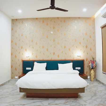 The Krati Resort And Convention Centre バレーリー エクステリア 写真