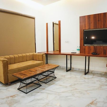 The Krati Resort And Convention Centre バレーリー エクステリア 写真
