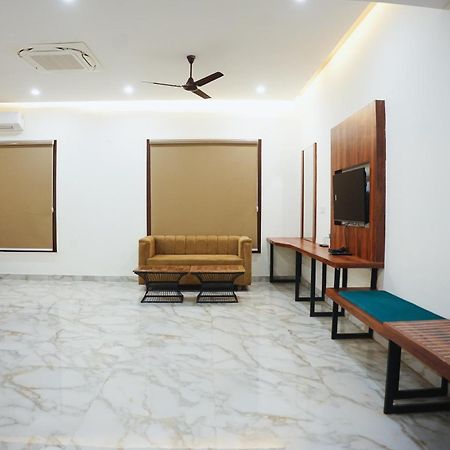 The Krati Resort And Convention Centre バレーリー エクステリア 写真