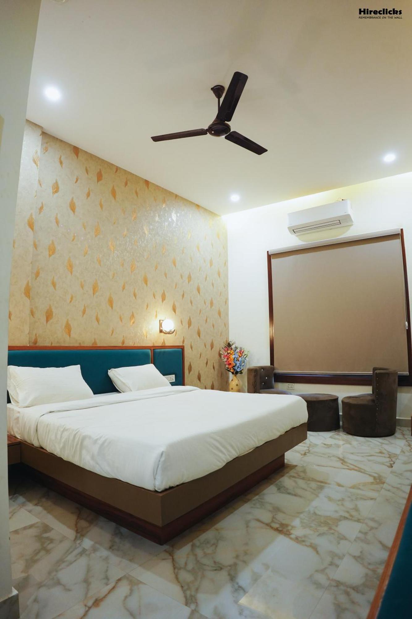 The Krati Resort And Convention Centre バレーリー エクステリア 写真